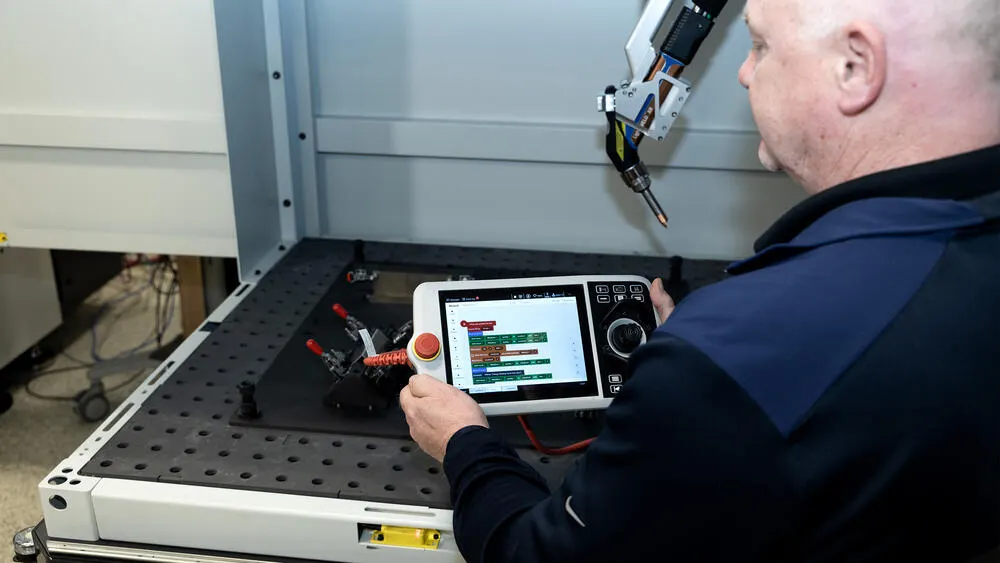 LightBOT Collaborative Robot Welding System - LightWELD + FANUC CRX - Image 4